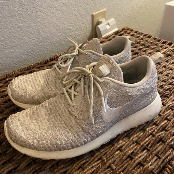 Nike Roshe - Picture 1 of 3